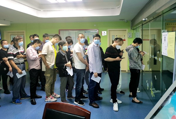 寧波海運從船舶接送船員到寧波開展疫苗統一接種。朱文達攝_副本_副本.jpg