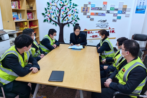 寧波海運明州高速保國寺收費所認真學貫職代會精神。劉益錦 攝_副本.jpg