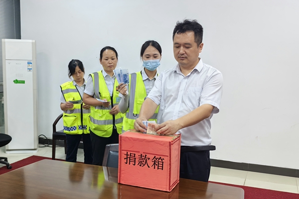 2-寧波海運明州高速各收費所開展“慈善一日捐”活動。寧波海運提供_副本.jpg