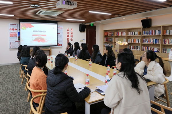寧波海運女職工學貫全國兩會精神。陸瑩攝_副本.jpg